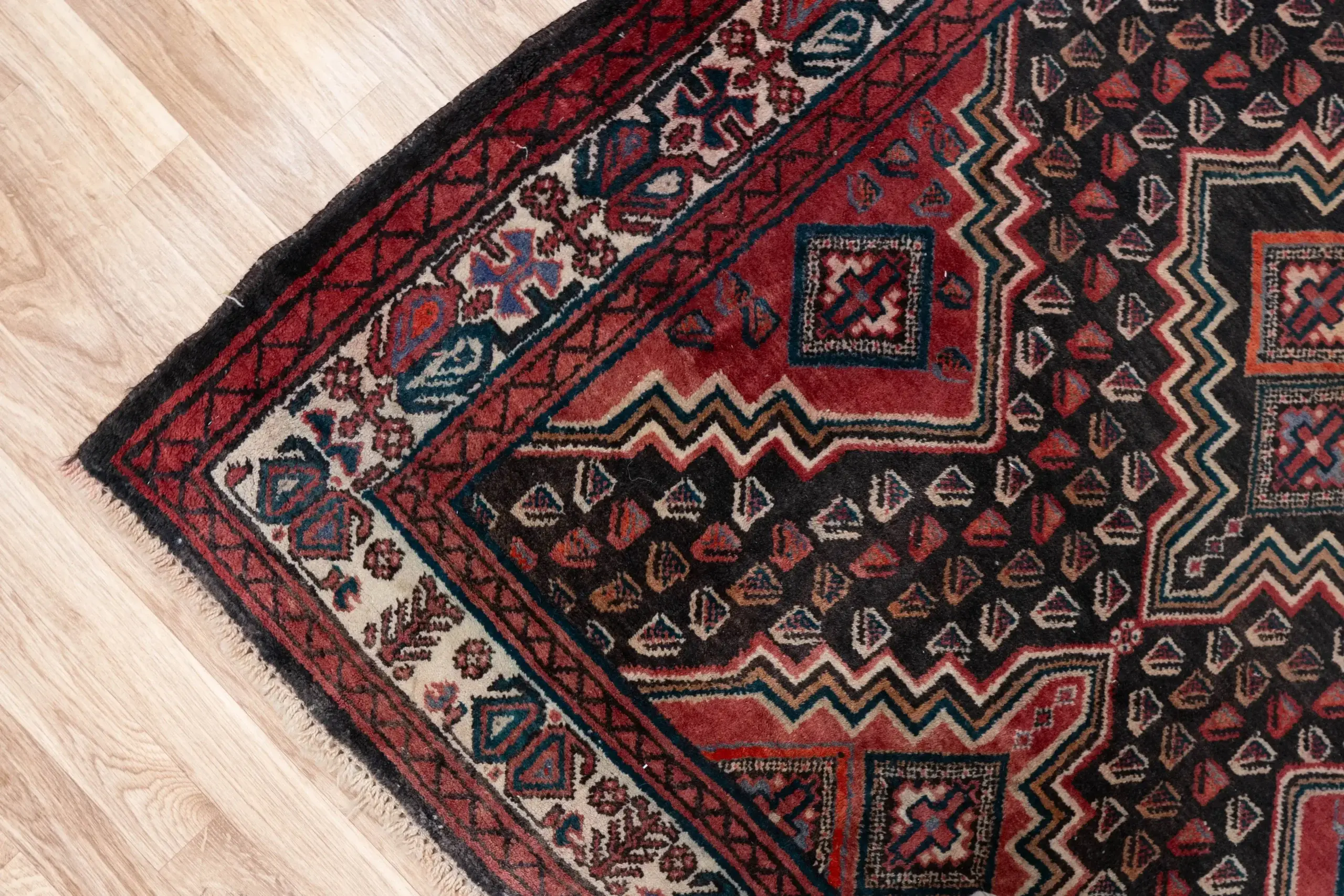 Qashqai Wool Rug 3.2 x 5.2' View 1