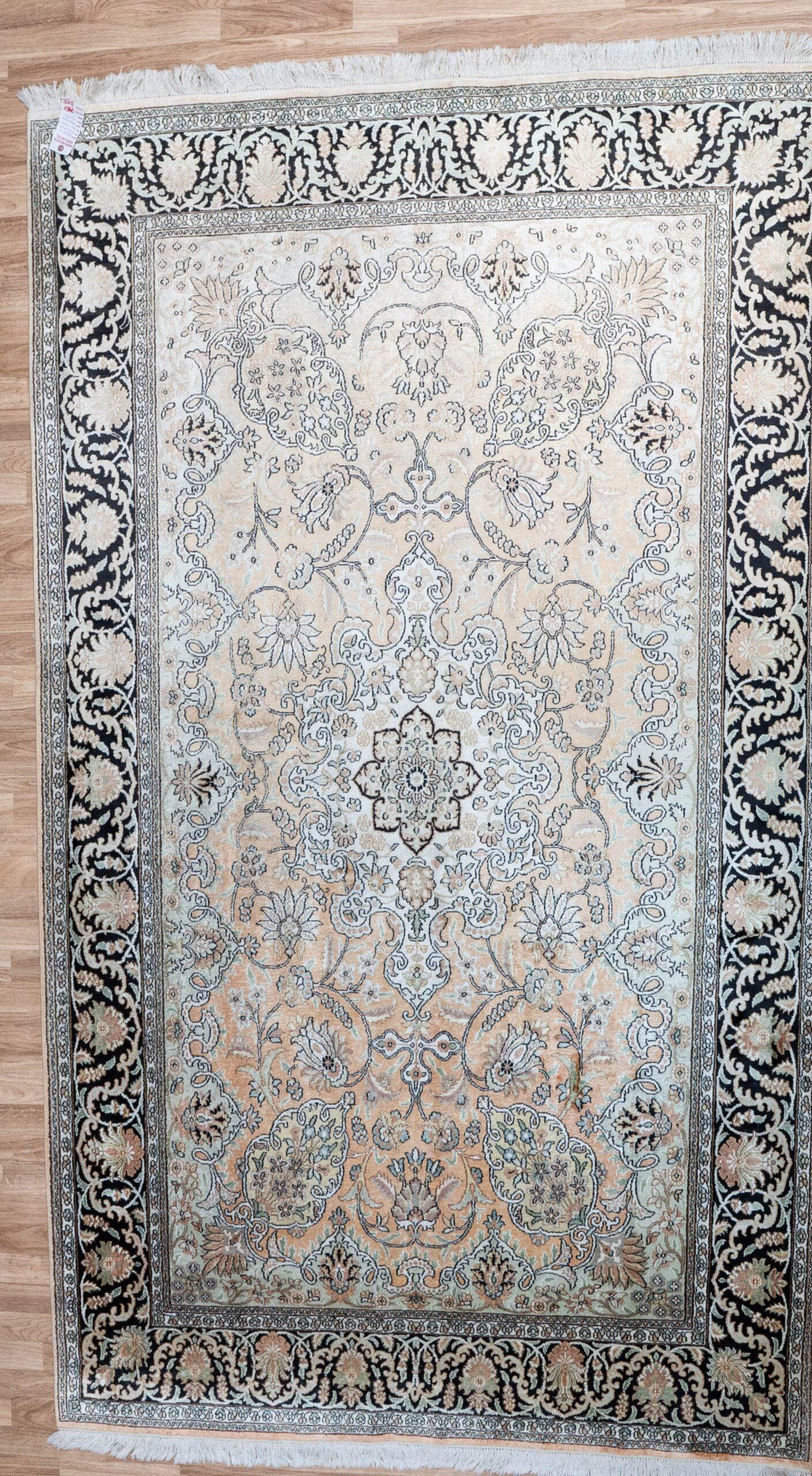 Karache Wool Rug 6.4'x9.4' View 4