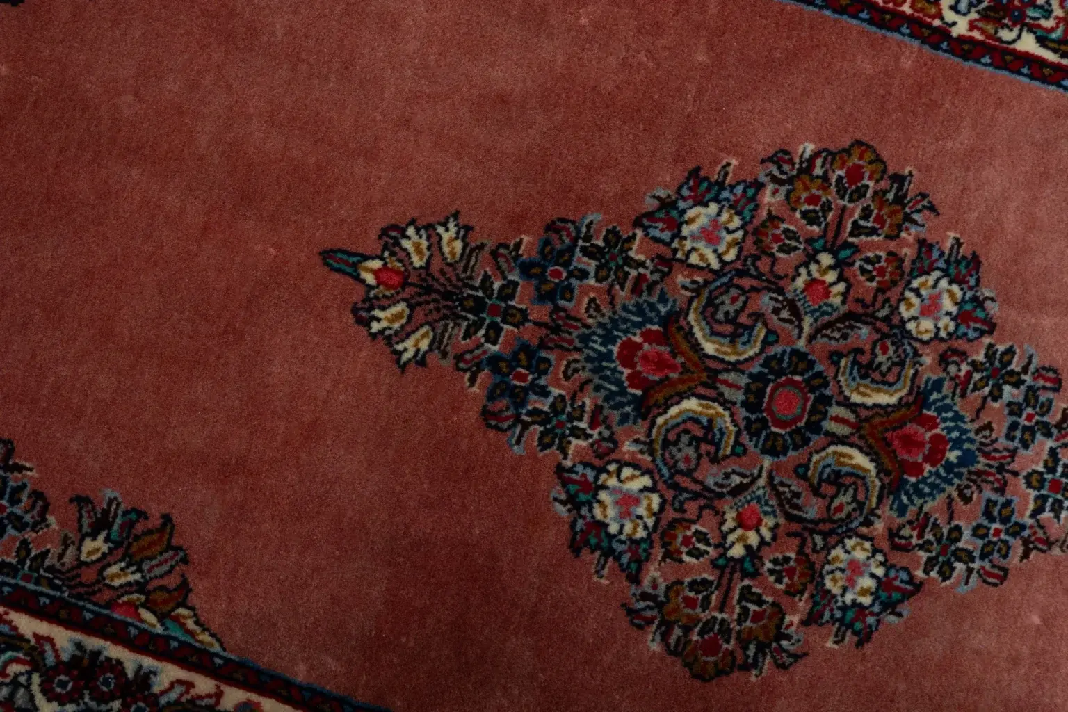 Sarouk Rug 2.3 × 4.0 View 3
