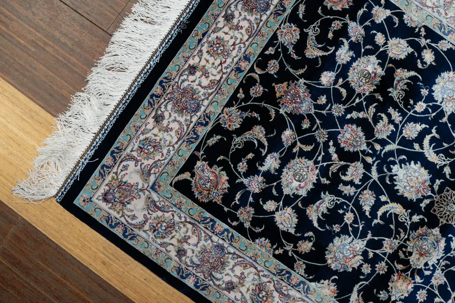 Qum Design Silk Rug 3.0' × 5.0' View 2