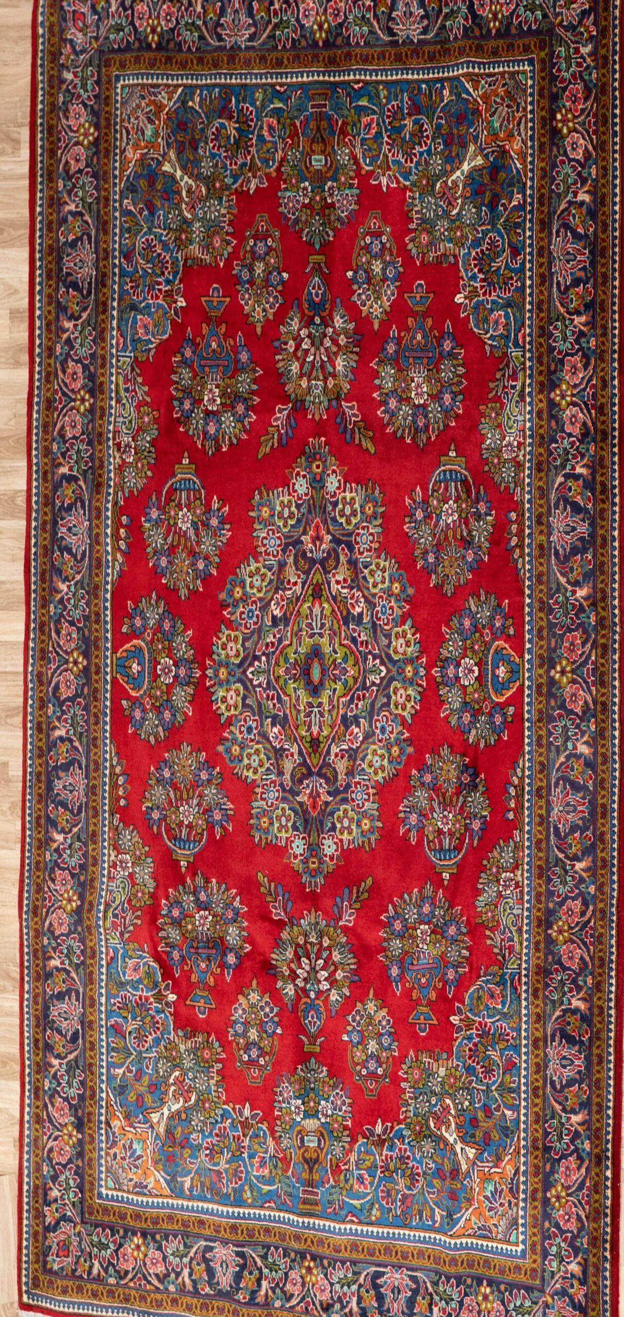 Sarouk Wool Rug 7.0x10.0 View 4