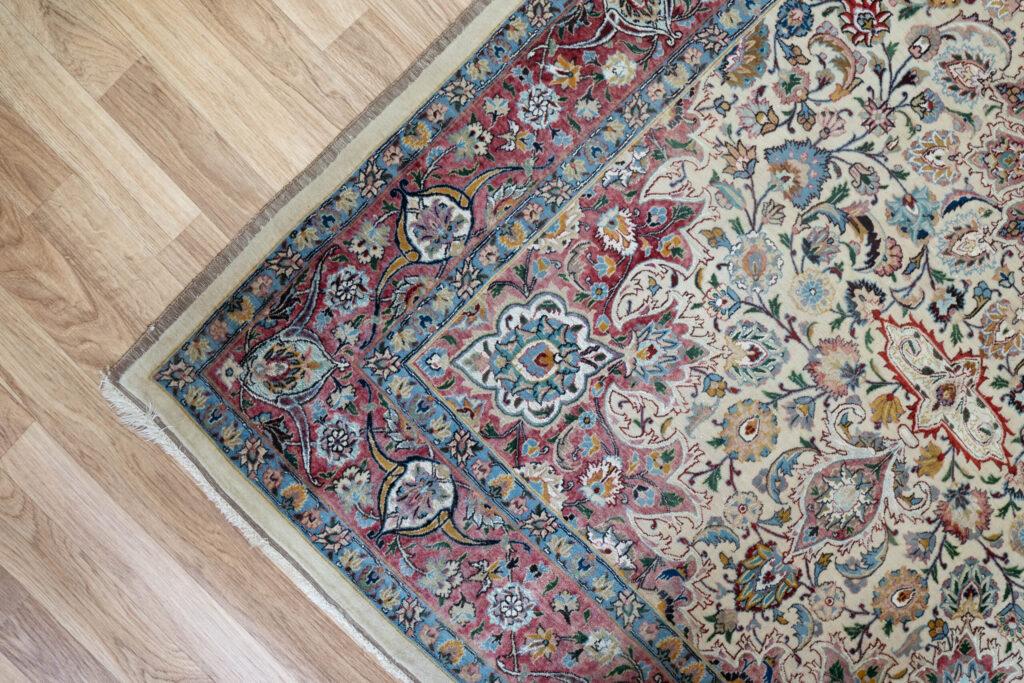 Sarouk Wool Silk Rug 4'x6' View 9