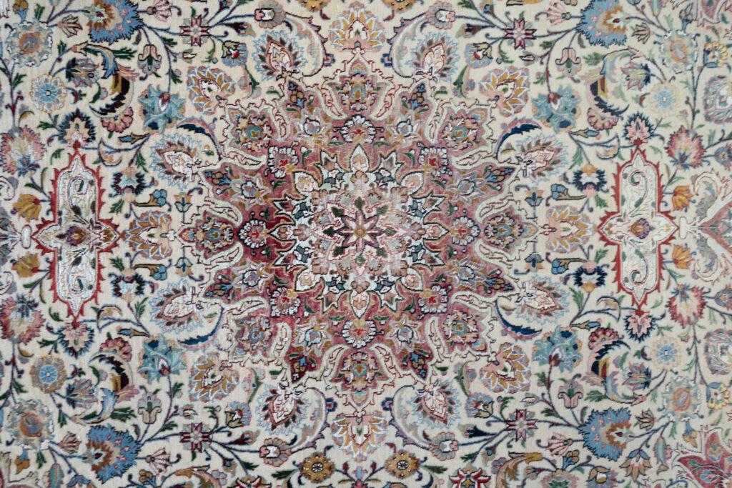 Sarouk Wool Silk Rug 4'x6' View 4