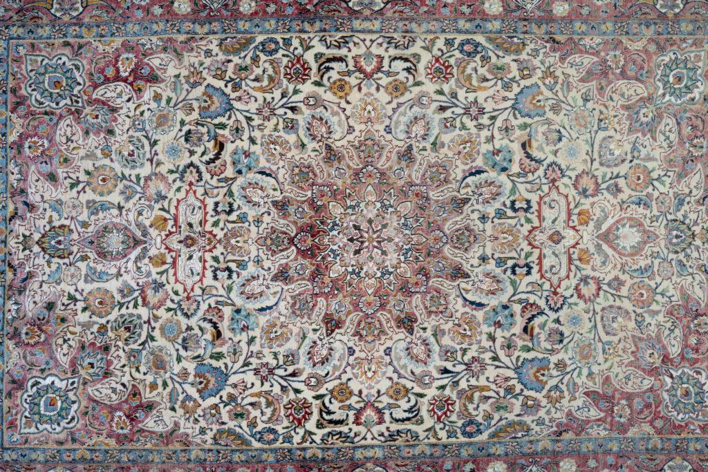 Sarouk Wool Silk Rug 4'x6' View 14