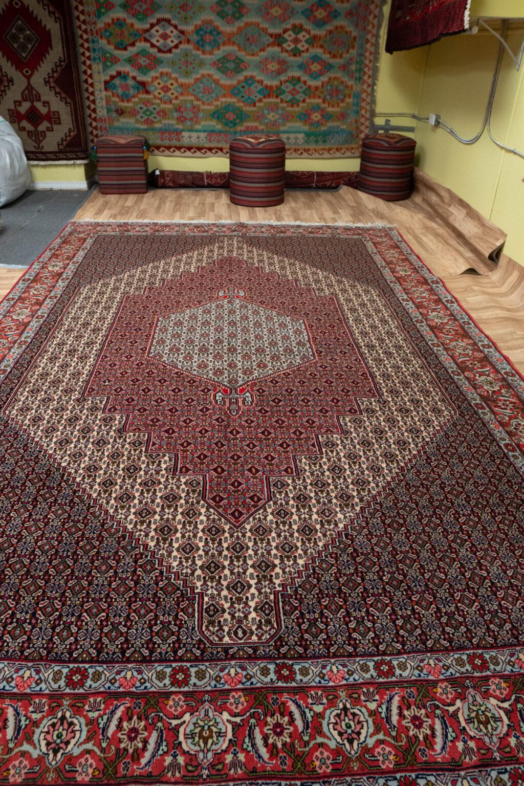Sanandaj Wool Rug 7.10x11.6 View 1