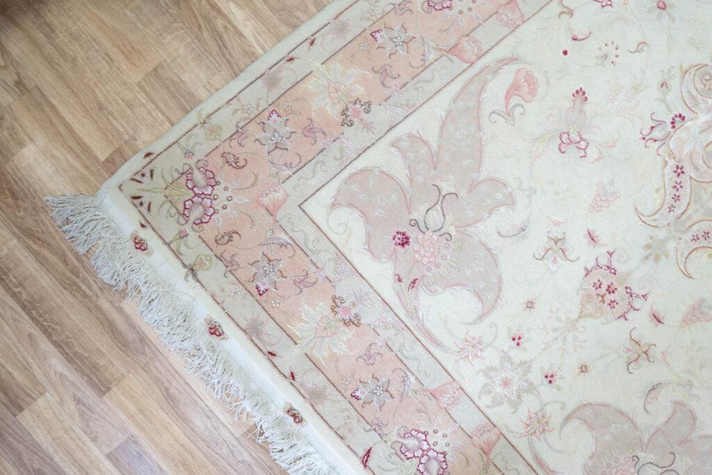 Tabriz Silk Rug 5'x7' View 3