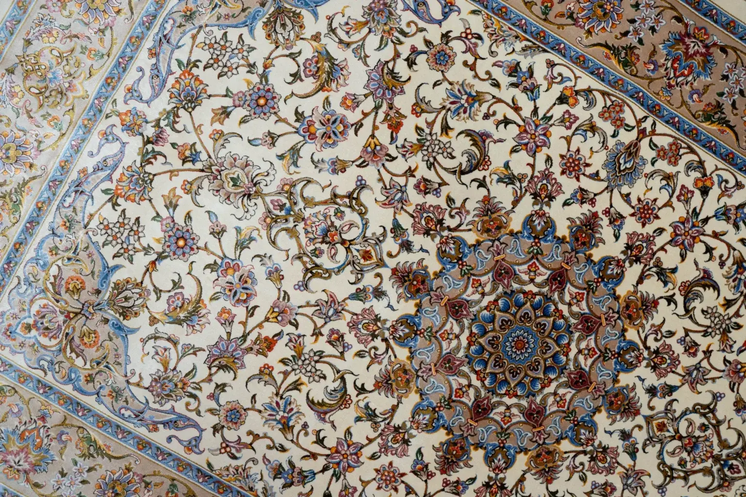 Qum Design Silk Rug 5.0' × 3.0' View 2