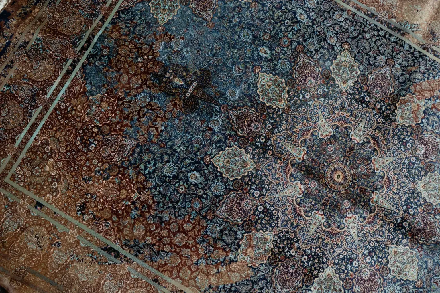 Qum Design Silk Rug 5.0' × 7.0' View 3